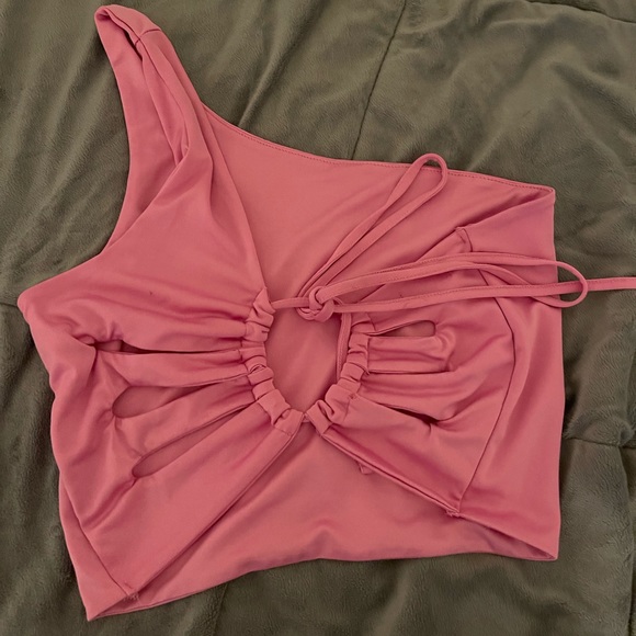 Super cute one shoulder top - Picture 6 of 7